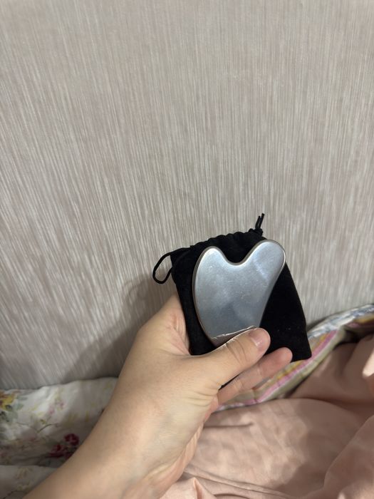 Гуаша серебристый