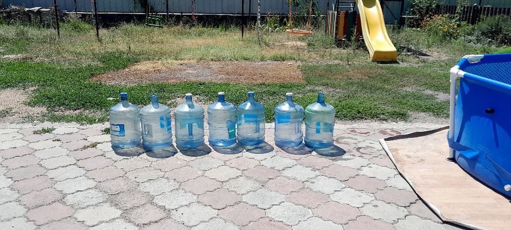 Продам бутылки 19 литров