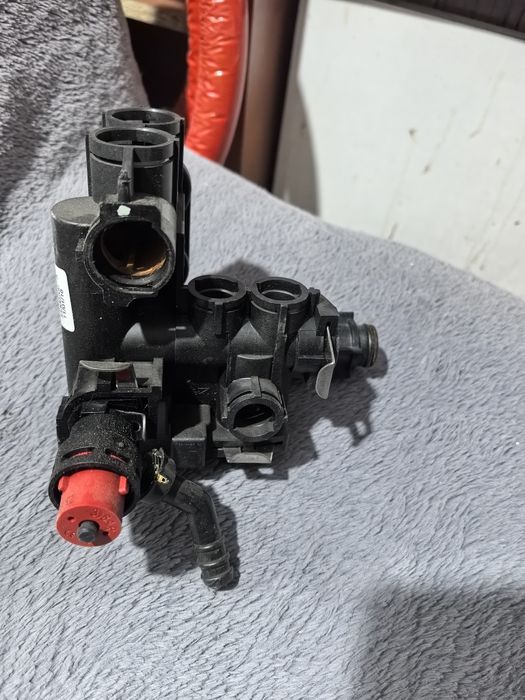 Vând piese centrala termica ariston cares premium