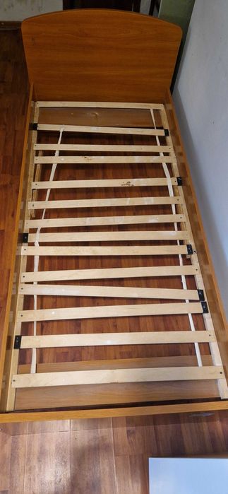 кровать без матраса