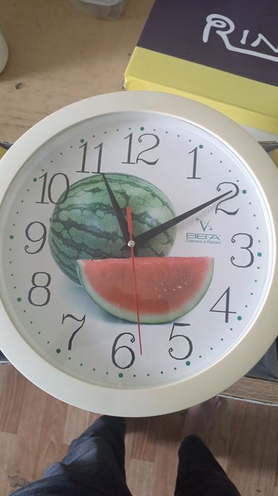 Рабочие часы и кофеварка