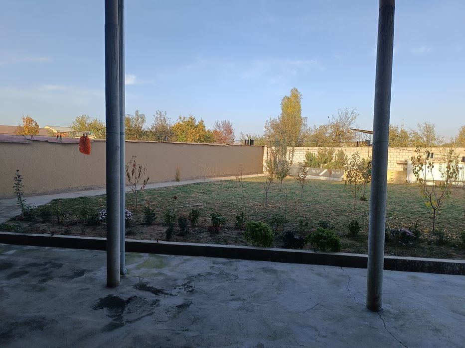 Ташгрес продаётся участок ховли 8 соток земли 6 комнат 3 комнаты жилые