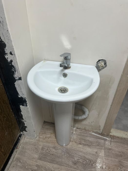 Продам раковину тюльпан бу