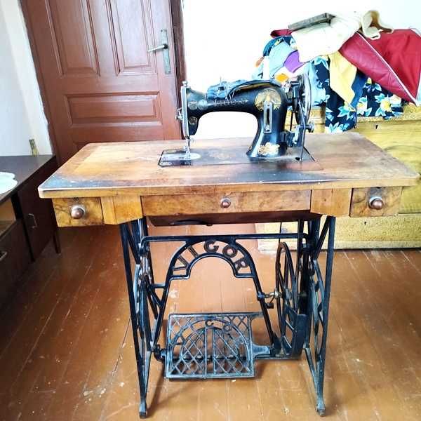 Ретро шевна машина-масичка