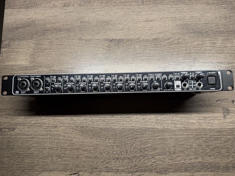 Звуковая карта Behringer U-Phoria