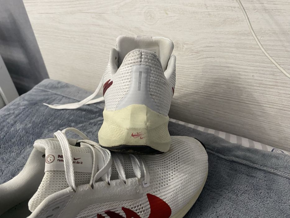 Белые кроссовки найк