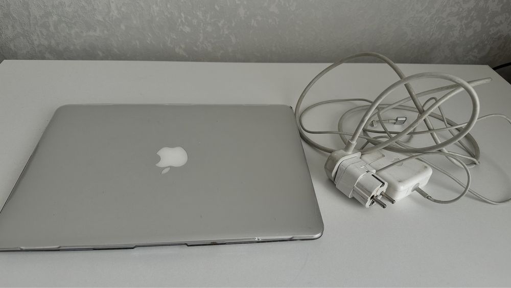 Продаю MacBook Air 13-inch(2015)