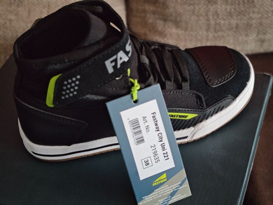 Vând adidași moto casual 38