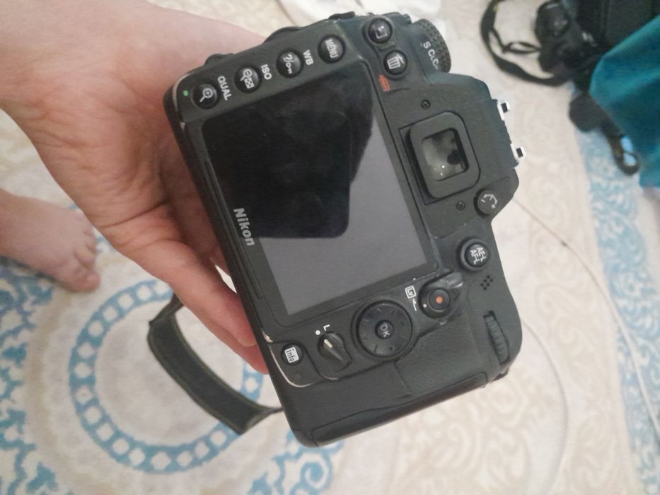 Никон 5200 екеу Канон 550д