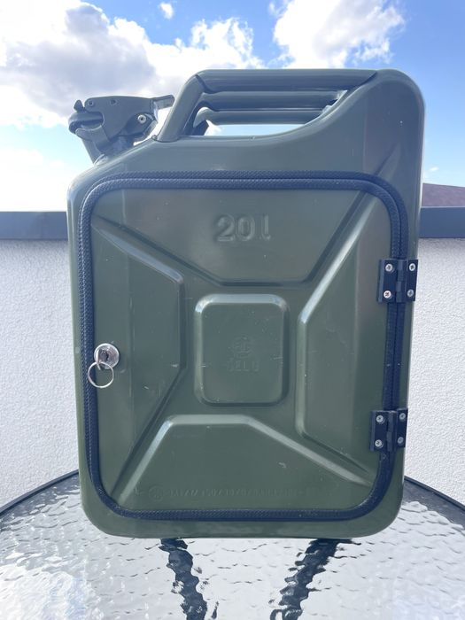 Minibar portabil tip canistra