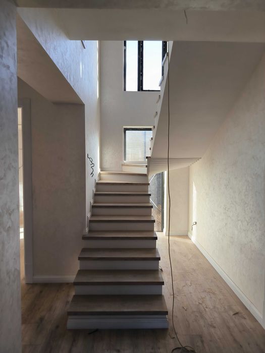 Qibrayda «Hi-Tech Village» kotejlari sotuvda