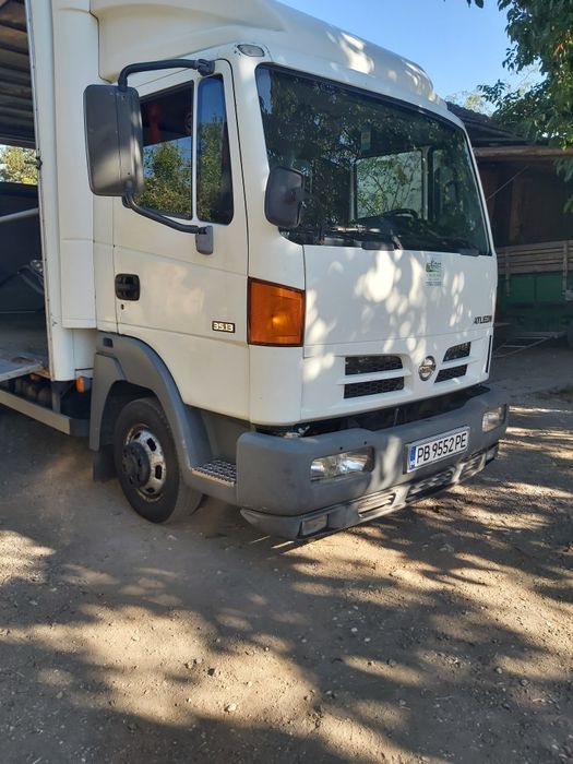 Продавам Животновоз Нисан Атлеон