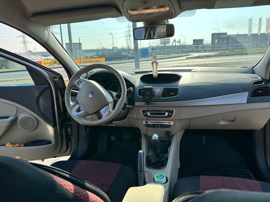 Vând Renault fluence