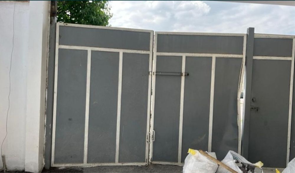 Продаю двустворчатые ворота железные