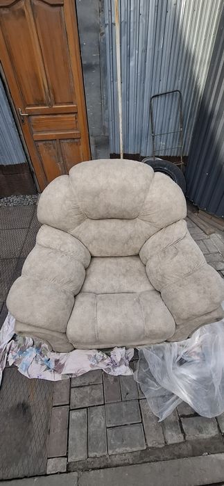 Кресло кожаное серый