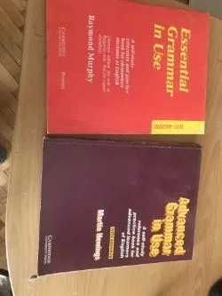 Продавам учебници, по 5 euros всеки.