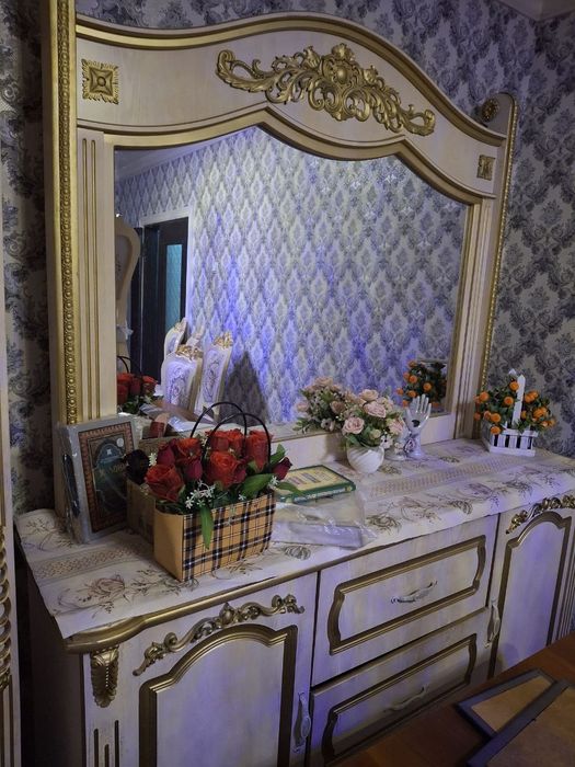 Mebel yangi 4 oy ishladim yangide duribdi ustol hamm yangi