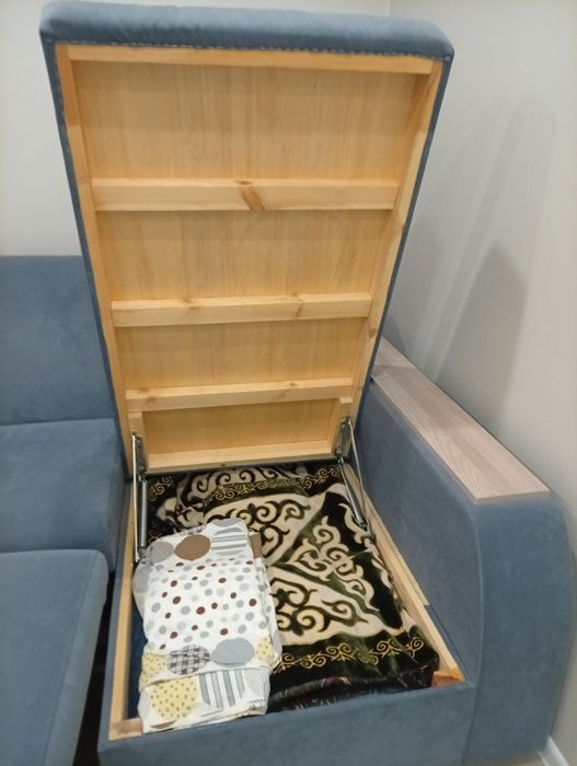 Продам диван почти новый