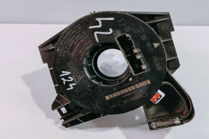 Spira Volan  2M5T13N064BB Ford Focus prima generatie