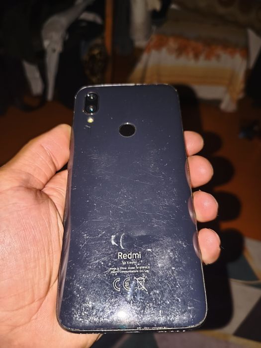 Продам смартфон Xiaomi redmi 7