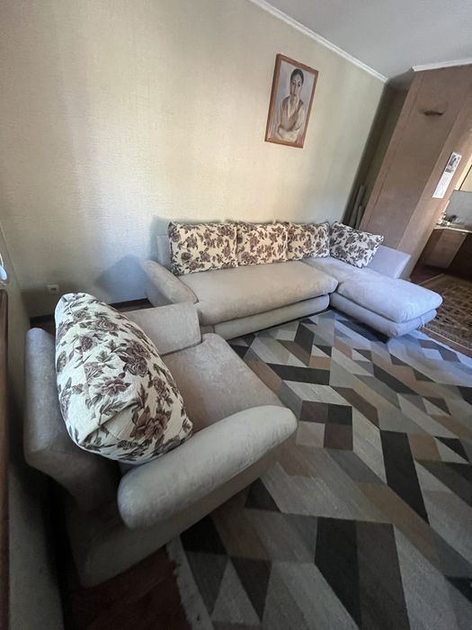 Продается диван угловой с креслом