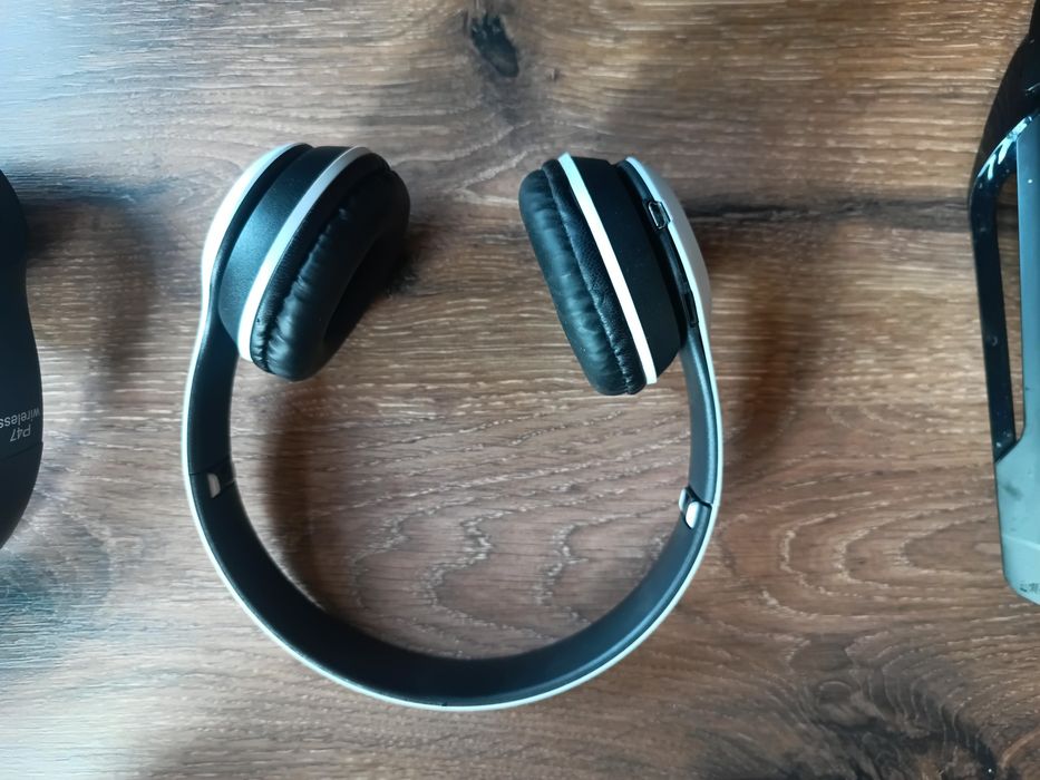 Casti wireless sau gaming cu fir