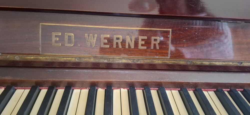 Немско пиано модел ED. WERNER