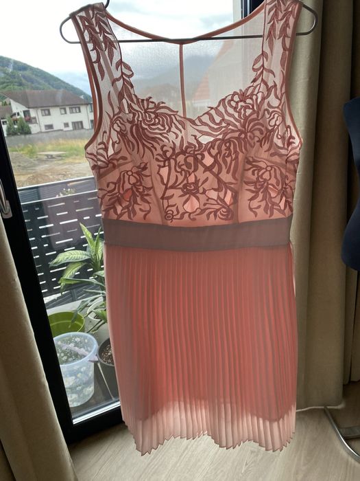 Rochie elegantă, model deosebit