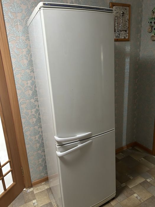 Продам холодильник Атлант. В хорошем состочни. По работе без нариканий