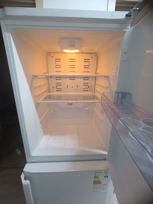 Продам рабочий холодильник