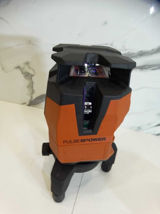 Hilti PM 40 MG - Мултилинеен лазер с зелен лъч