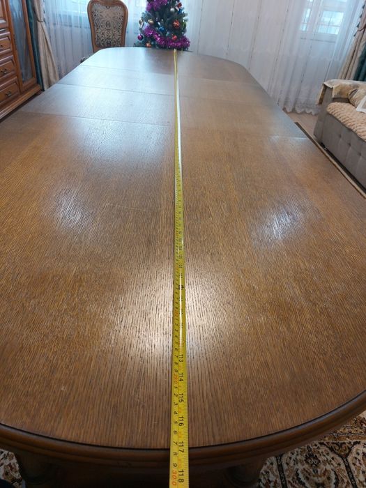 Стол дубовый для гостийной