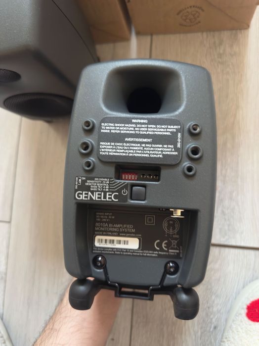 Студийные мониторы Genelec 8010, в идеальном состоянии