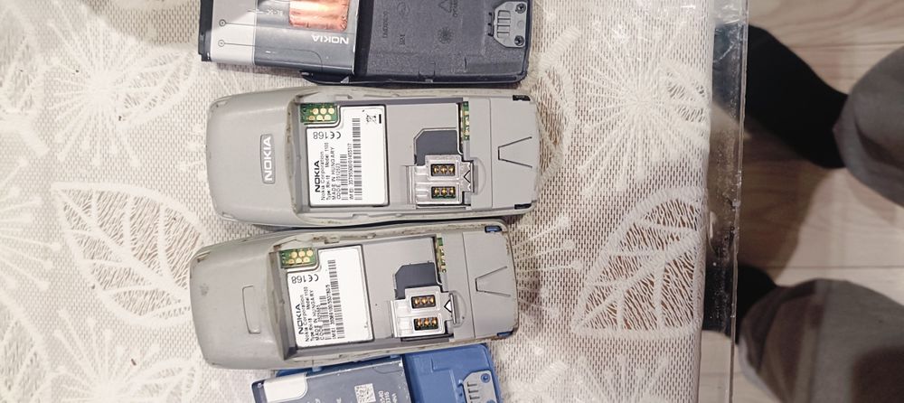 Nokia 1100 și 3410 și 3310