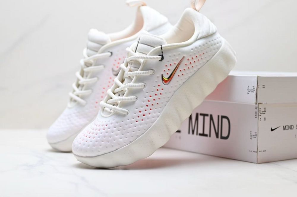 Кроссовки Nike Mind 002