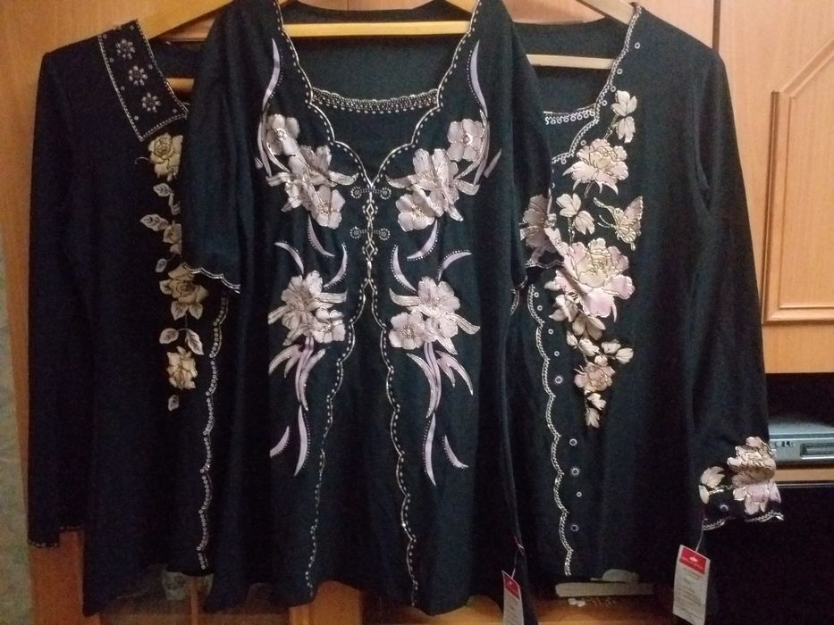 Новые красивые костюмы, кофты, юбки разные размеры.