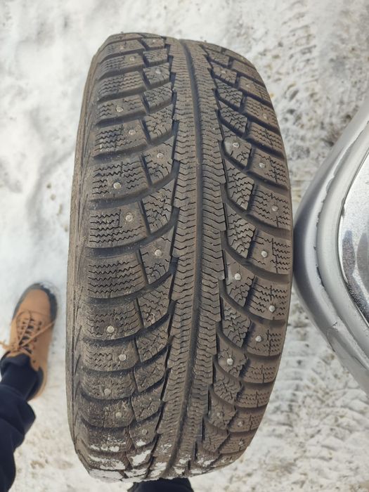 Продам диск на 15 с резиной шипы