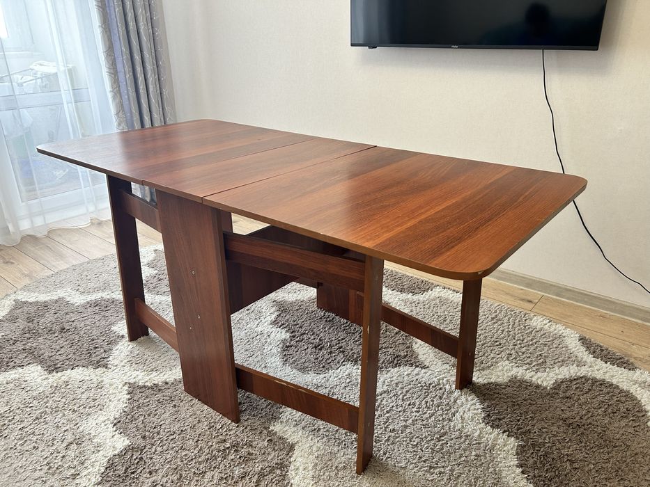 Продам стол книжку