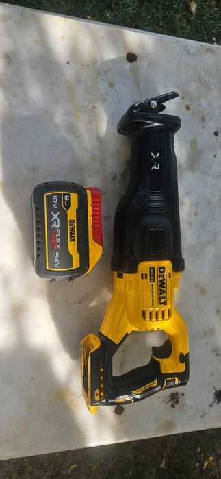 Se vinde sabie dewalt