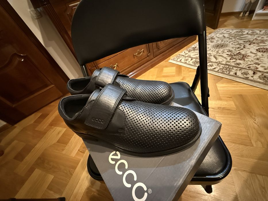 Продам «Ecco» школьные черные очень краствыетуфли