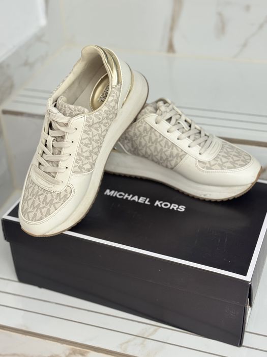 Сникърси на Michael Kors