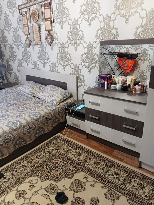 Продаю спальный гарнитур.