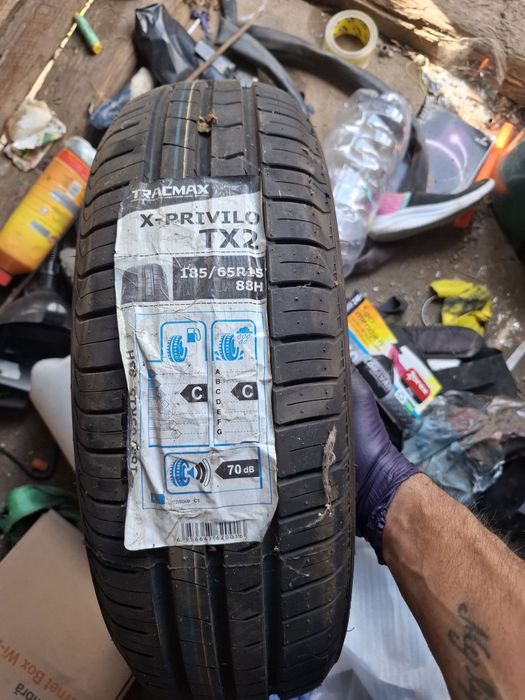 Vand 1 anvelopa 185 65 15 traxmax noua de vara