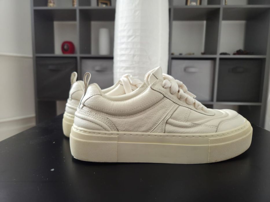 Белые кроссовки Massimo Dutti