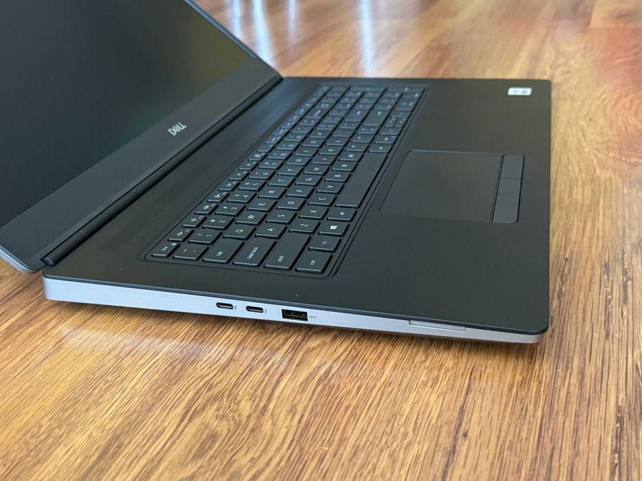 17.3' FHD i7-10850H DELL Precision 7750 32GB DDR4/512GB/RTX 5000 16GB