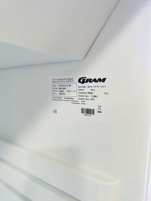 Вертикална хладилна витрина 6 месеца гаранция