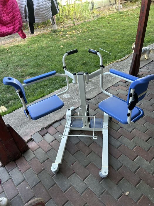 Scaun hidraulic pentru persoane cu handicap