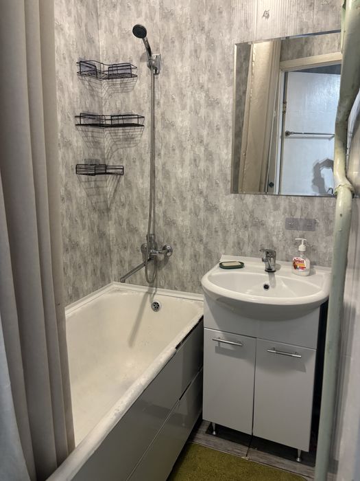 Сдам -1-2 комн кв суточно .