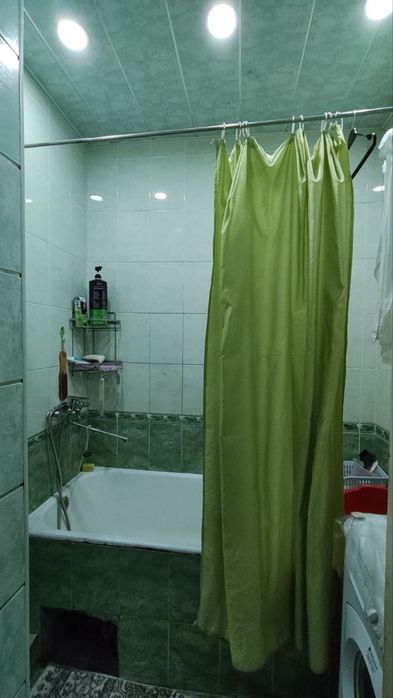 Beruni metro 3/6/9 balkon 2:6 90km2 joyi zor engi lift qoyilgan