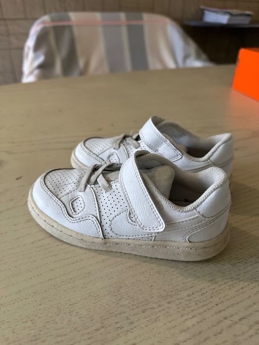 Детски обувки NIKE 26 номер